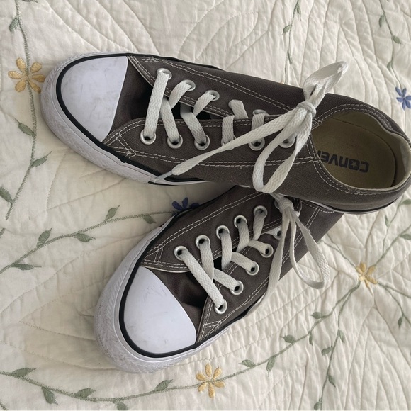 Converse Shoes - Dark grey woman’s converse size 8